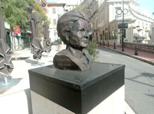 rotation statue Simone Veil